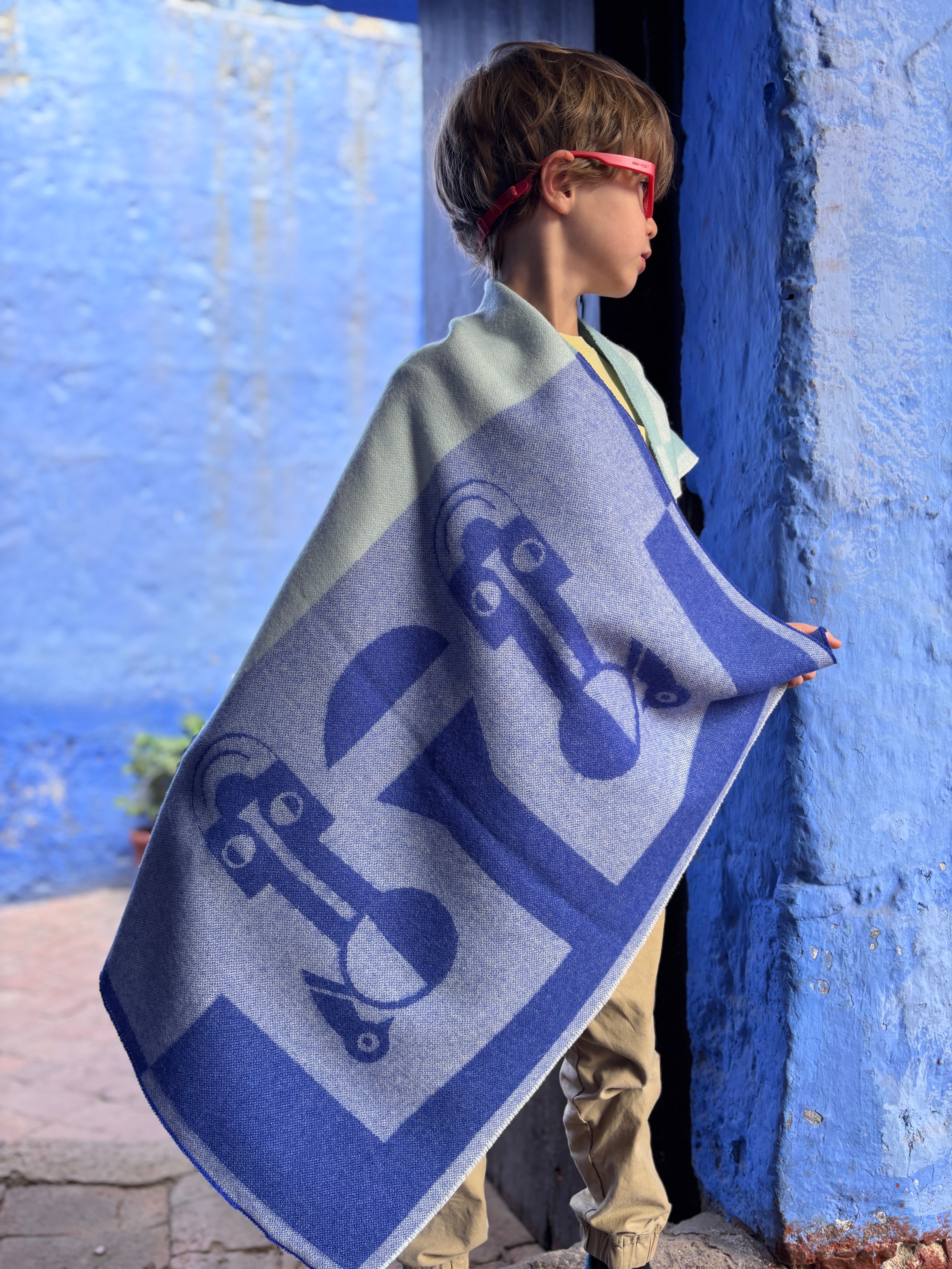 “Friendly faces” Baby Alpaca Blanket - Blue / Light blue